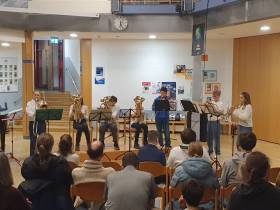 SchülerInnen beim Vorspiel