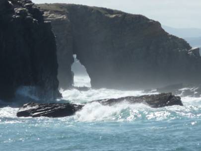 Brandungstor an der nordspanischen Küste - Playa de las catedrales