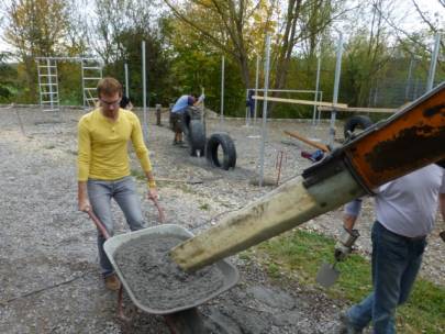 Betonierarbeiten an der Bewegungsinsel